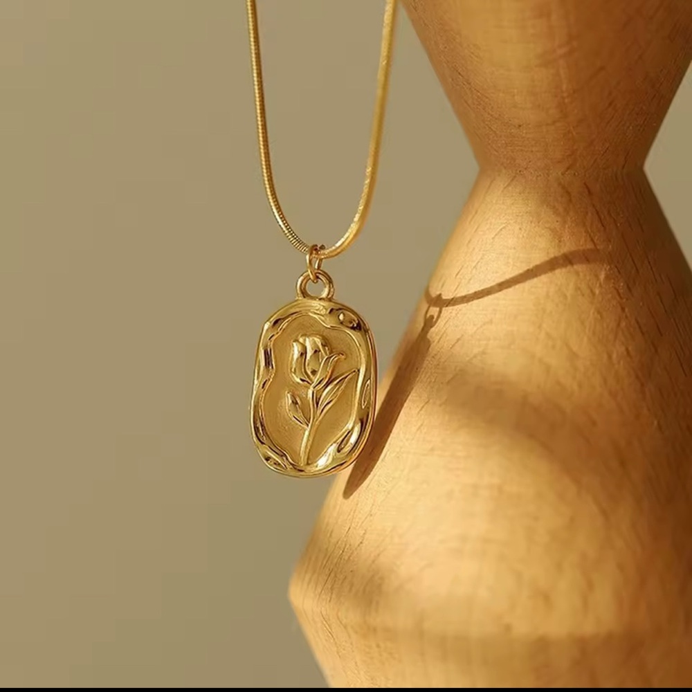 18k gold plated stainless steel necklace